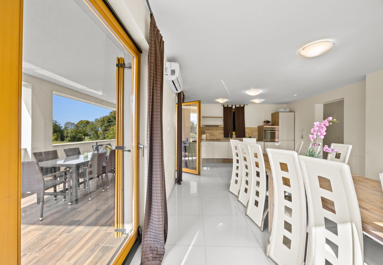 Villa in Fažana - Villa Palatium for 14 people in Fažana with sauna & jacuzzi only 800 meters from the beach Villa in Fažana - Villa Palatium for 14 people in Fažana with sauna & jacuzzi only 800 meters from the beach