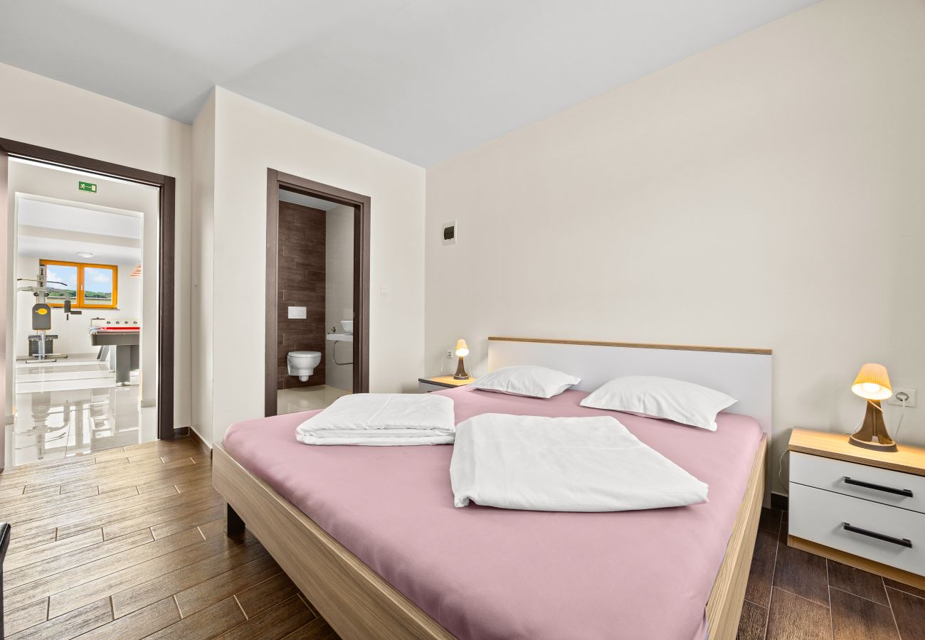 Villa in Fažana - Villa Palatium for 14 people in Fažana with sauna & jacuzzi only 800 meters from the beach Villa in Fažana - Villa Palatium for 14 people in Fažana with sauna & jacuzzi only 800 meters from the beach