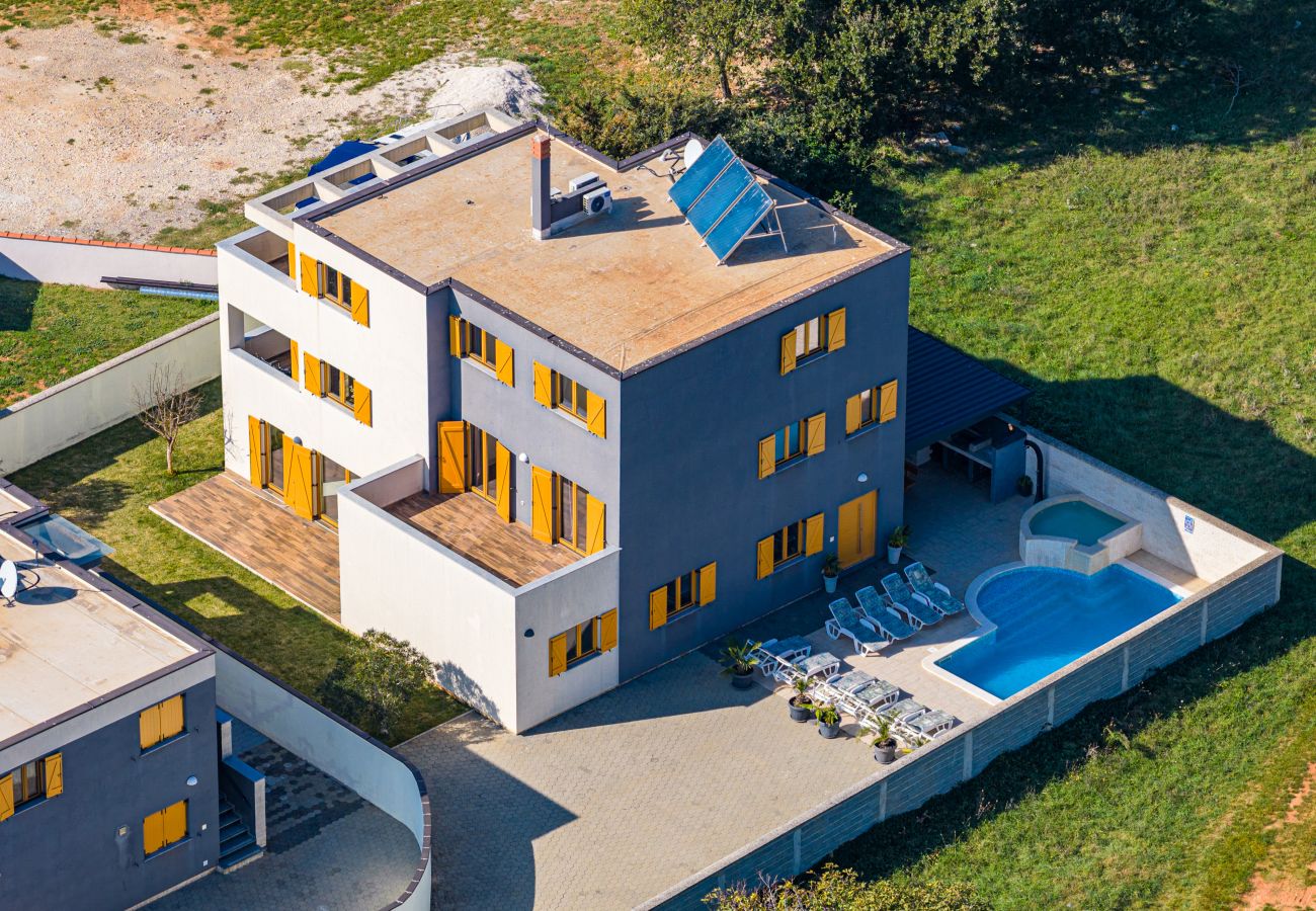 Villa in Fažana - Villa Palatium for 14 people in Fažana with sauna & jacuzzi only 800 meters from the beach Villa in Fažana - Villa Palatium for 14 people in Fažana with sauna & jacuzzi only 800 meters from the beach