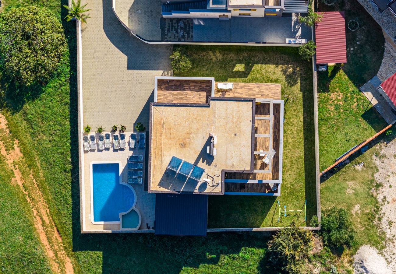 Villa in Fažana - Villa Palatium for 14 people in Fažana with sauna & jacuzzi only 800 meters from the beach Villa in Fažana - Villa Palatium for 14 people in Fažana with sauna & jacuzzi only 800 meters from the beach