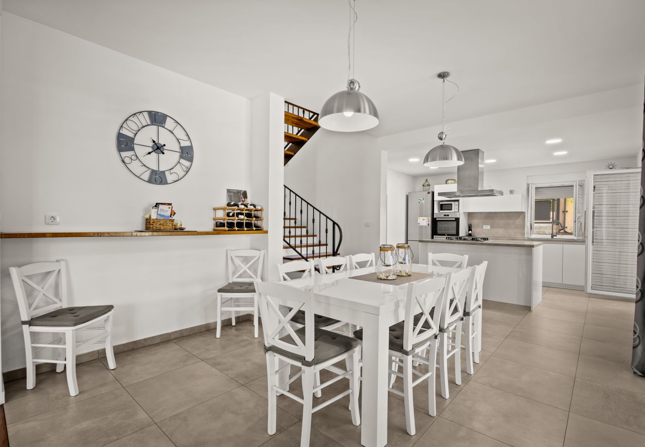 Villa in Rakalj - Villa Noela in Rakalj for 6 persons with large garden, kids playground - only 2,5 km from beach