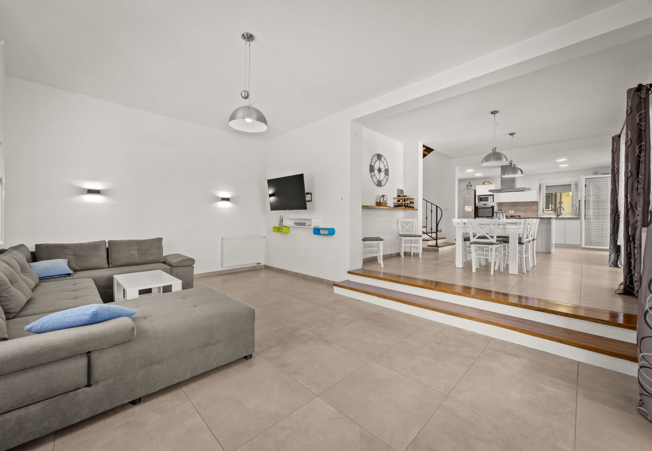 Villa in Rakalj - Villa Noela in Rakalj for 6 persons with large garden, kids playground - only 2,5 km from beach