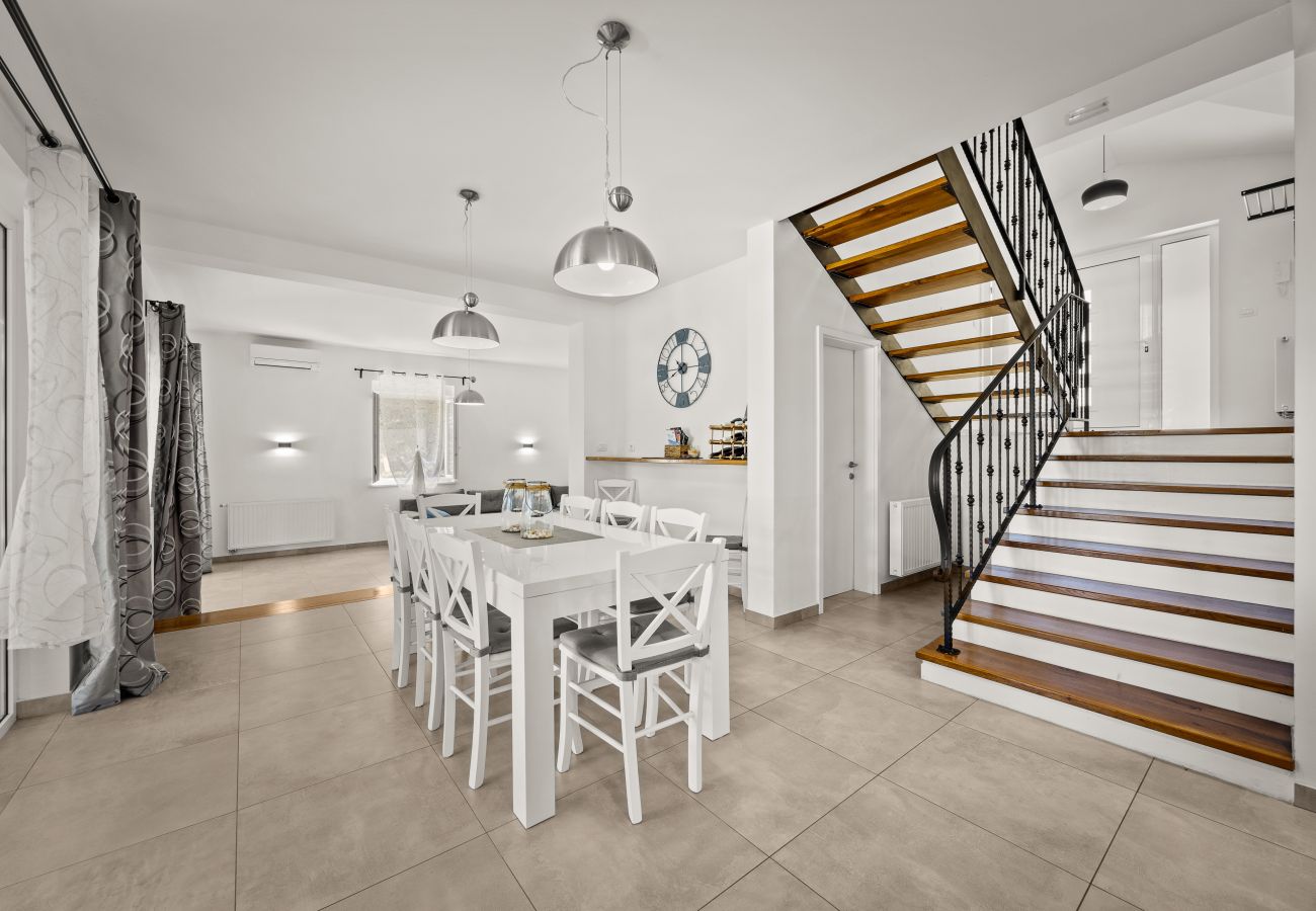 Villa in Rakalj - Villa Noela in Rakalj for 6 persons with large garden, kids playground - only 2,5 km from beach