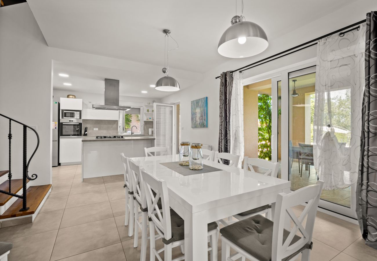 Villa in Rakalj - Villa Noela in Rakalj for 6 persons with large garden, kids playground - only 2,5 km from beach