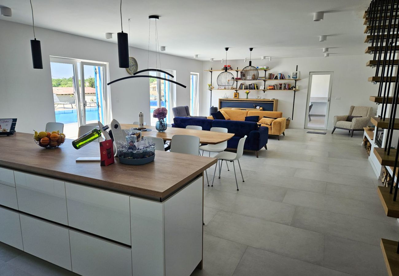 Villa in Rapavel - Villa Blue Moon