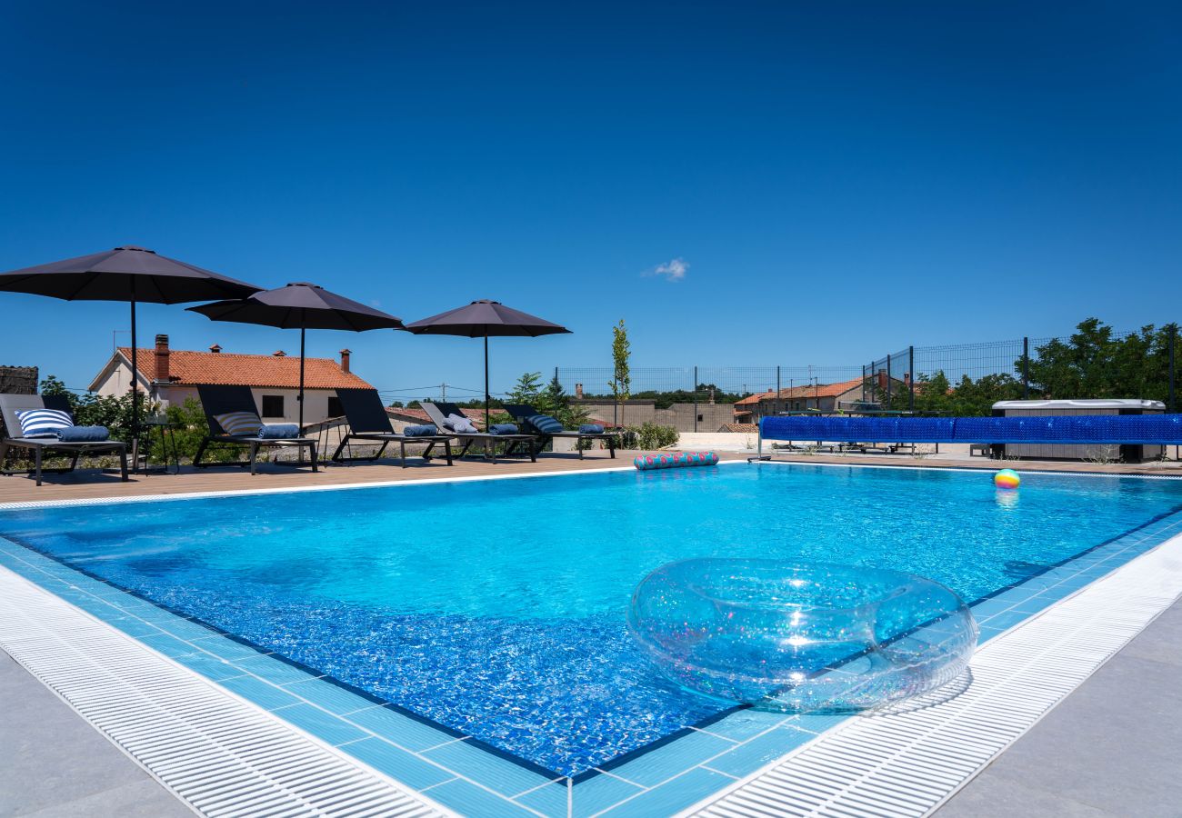 Villa in Rapavel - Villa Blue Moon