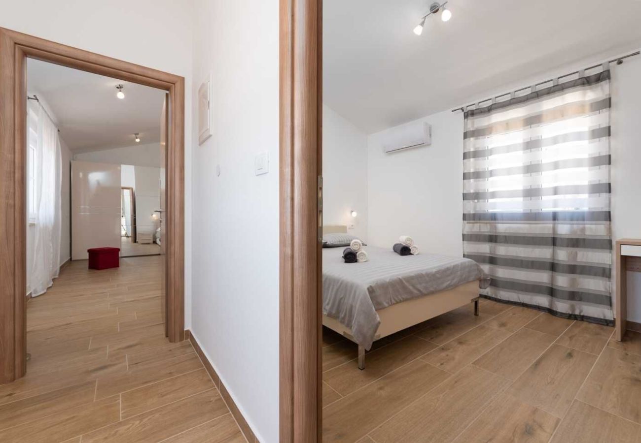 Villa in Divšici - Villa Karla near Pula for 8 persons with private pool, kids playground & pet friendly