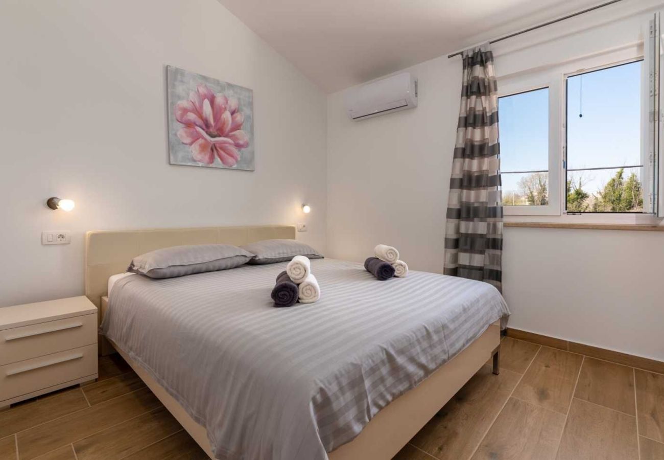 Villa in Divšici - Villa Karla near Pula for 8 persons with private pool, kids playground & pet friendly