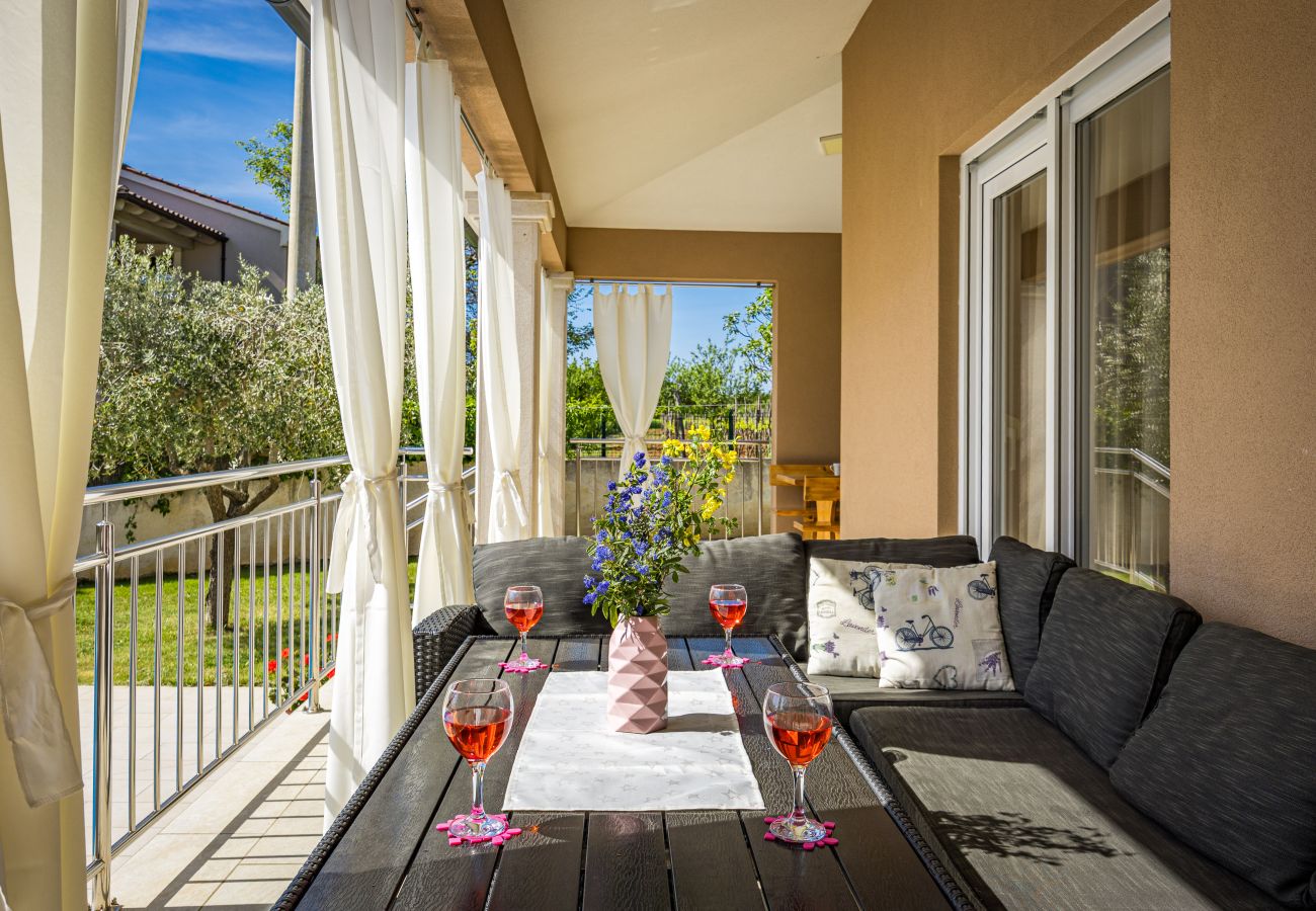 Villa in Divšici - Villa Karla near Pula for 8 persons with private pool, kids playground & pet friendly