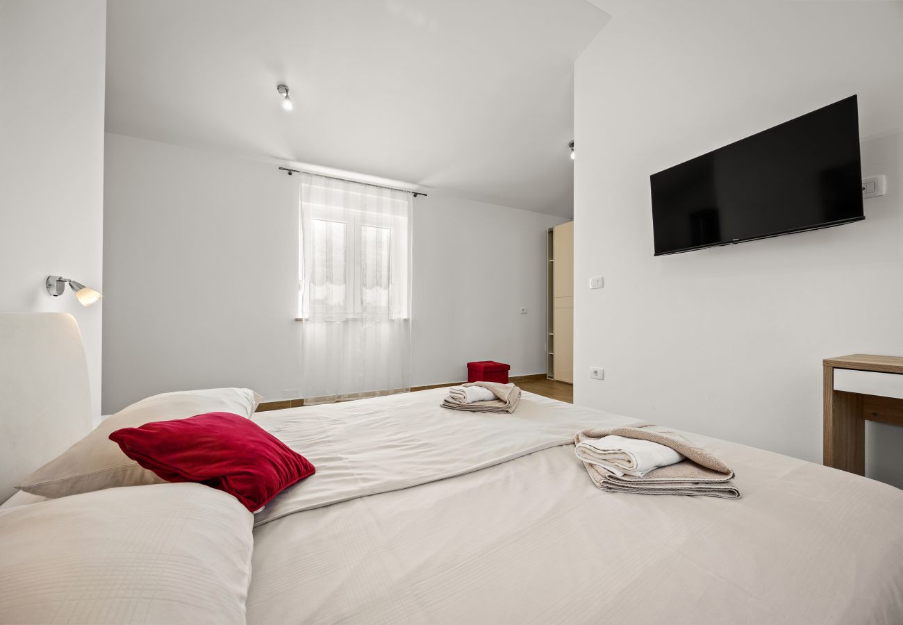 Villa in Divšici - Villa Karla near Pula for 8 persons with private pool, kids playground & pet friendly