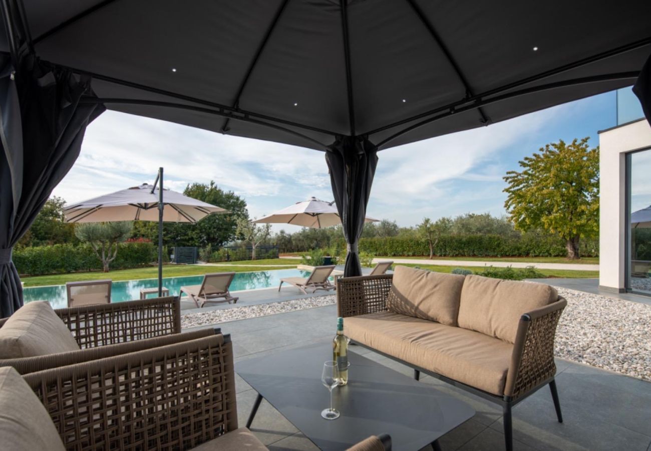 Villa in Deklici - Villa Nura for 8 persons near Poreč with 36 m2 heated pool, with sauna & sea view 