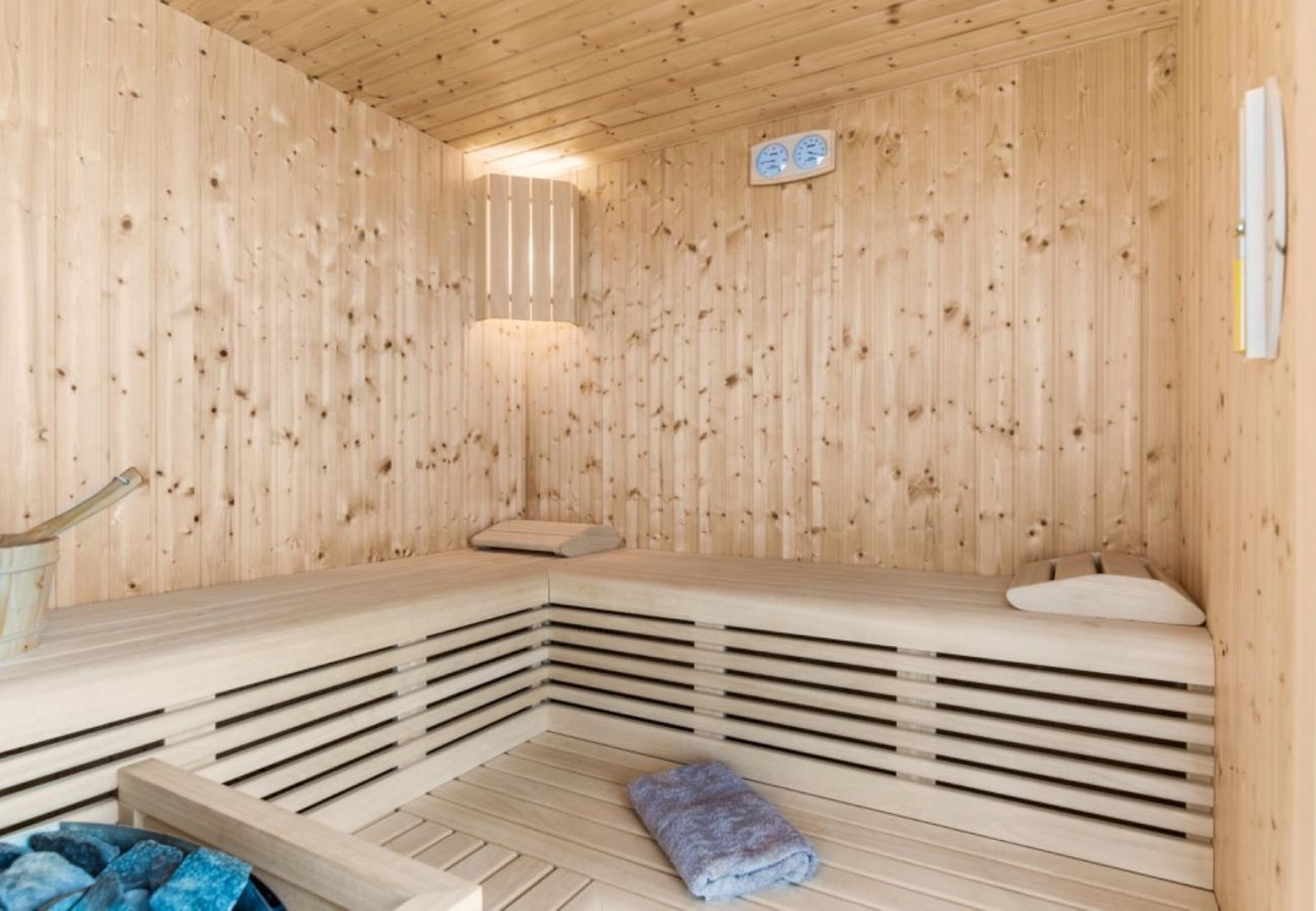 Villa in Deklici - Villa Nura for 8 persons near Poreč with 36 m2 heated pool, with sauna & sea view 