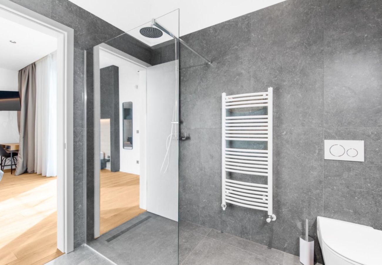 Villa in Deklici - Villa Nura for 8 persons near Poreč with 36 m2 heated pool, with sauna & sea view 