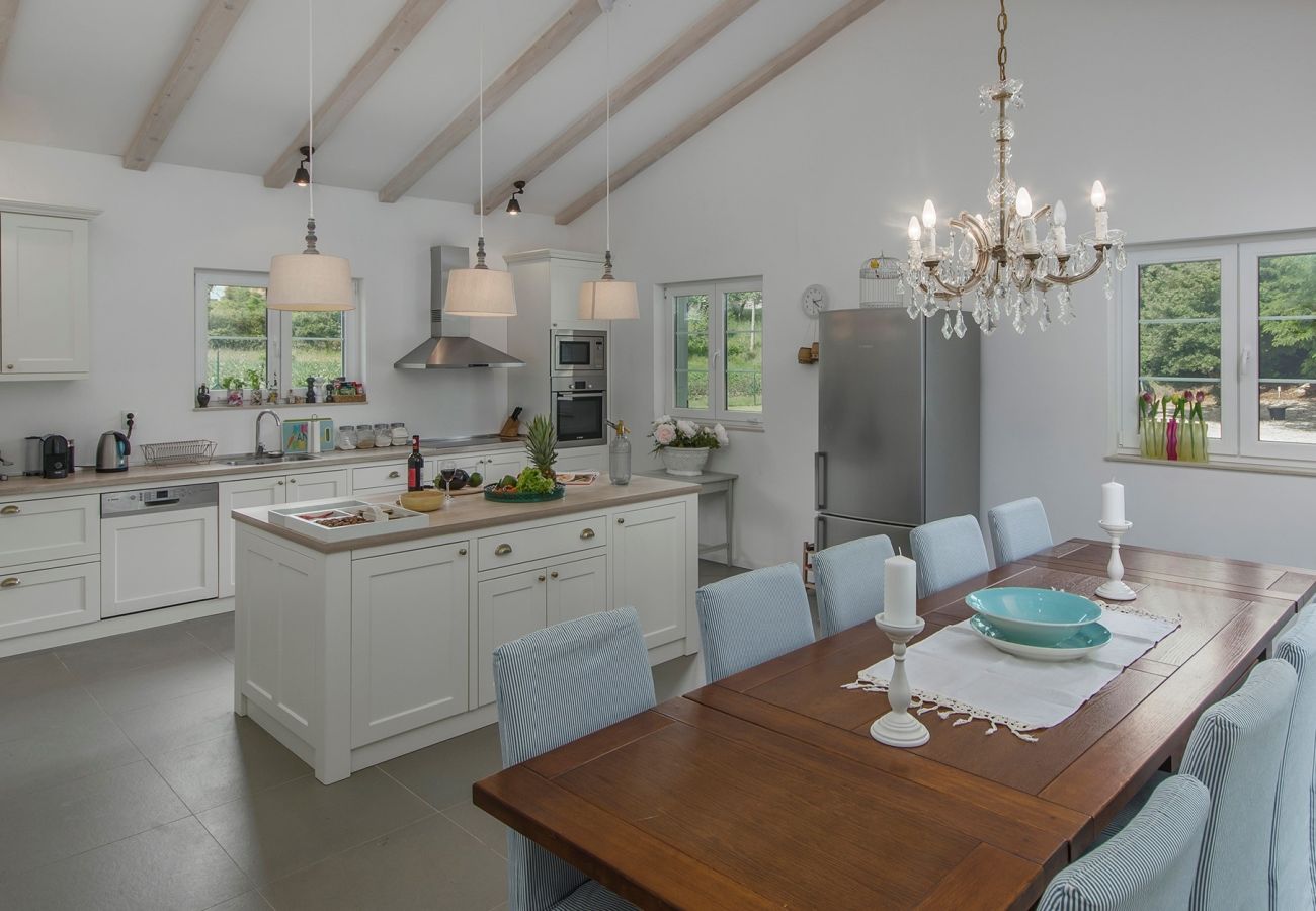 Villa in Modrušani - Villa Tre Colonne for 10 persons in Central Istria with 60 m2 private pool & sauna 