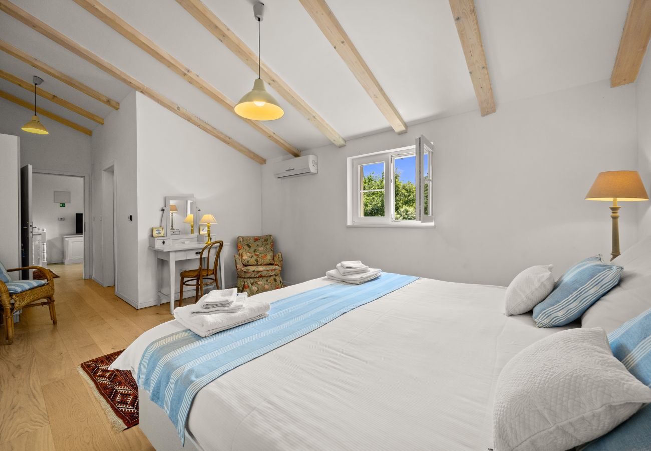 Villa in Modrušani - Villa Tre Colonne for 10 persons in Central Istria with 60 m2 private pool, mini golf & sauna 