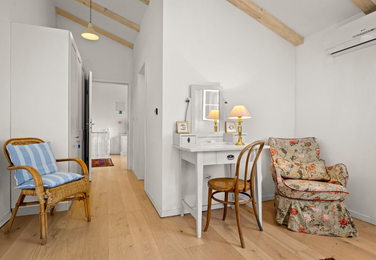 Villa in Modrušani - Villa Tre Colonne for 10 persons in Central Istria with 60 m2 private pool, mini golf & sauna 
