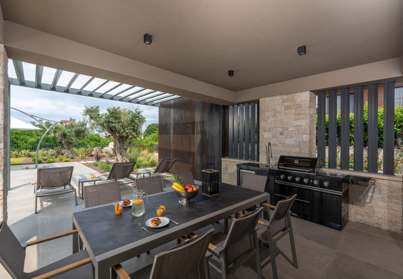 Villa in Višnjan - Villa Visignano near Poreč for 8 people with 49 m2 heated pool, wellness & sea view