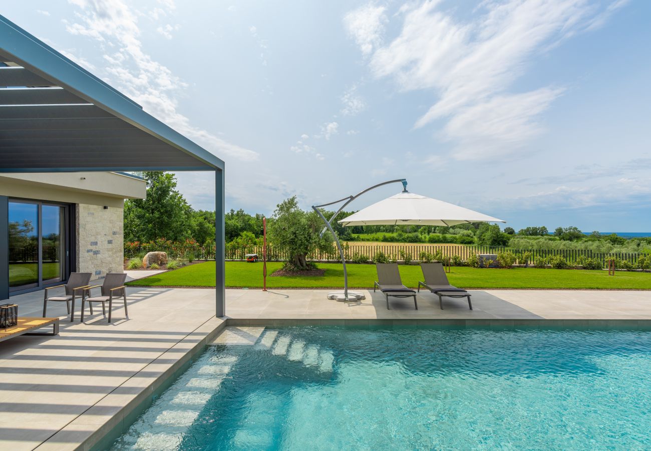 Villa in Višnjan - Villa Visignano near Poreč for 8 people with 49 m2 heated pool, wellness & sea view