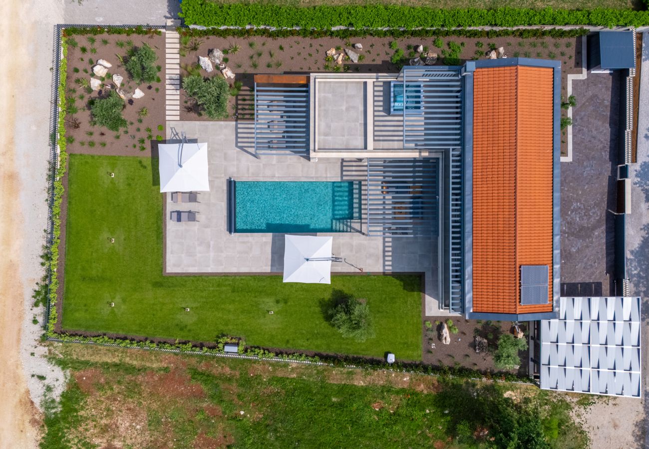 Villa in Višnjan - Villa Visignano near Poreč for 8 people with 49 m2 heated pool, wellness & sea view