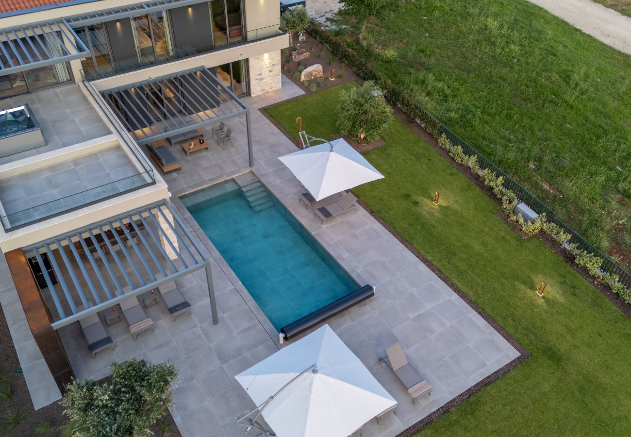 Villa in Višnjan - Villa Visignano near Poreč for 8 people with 49 m2 heated pool, wellness & sea view