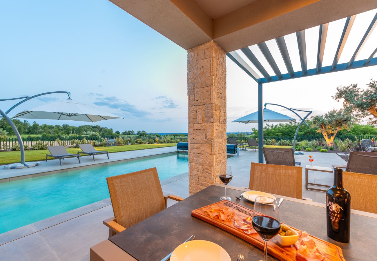 Villa in Višnjan - Villa Visignano near Poreč for 8 people with 49 m2 heated pool, wellness & sea view