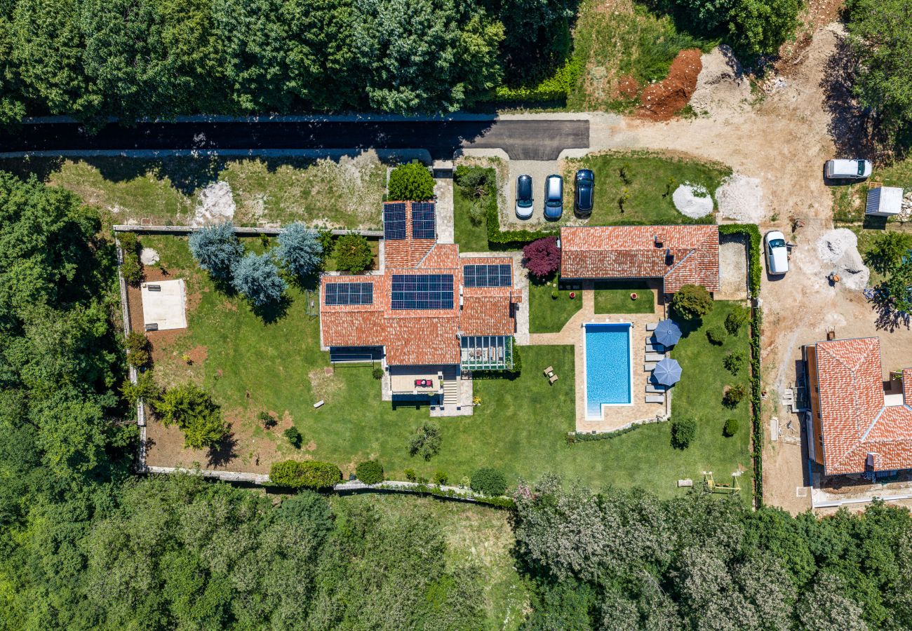 Villa in Prodol - Villa Lipa for 8 persons near Pula with 41 m2 heated pool, beautiful garden, sauna & kids playground