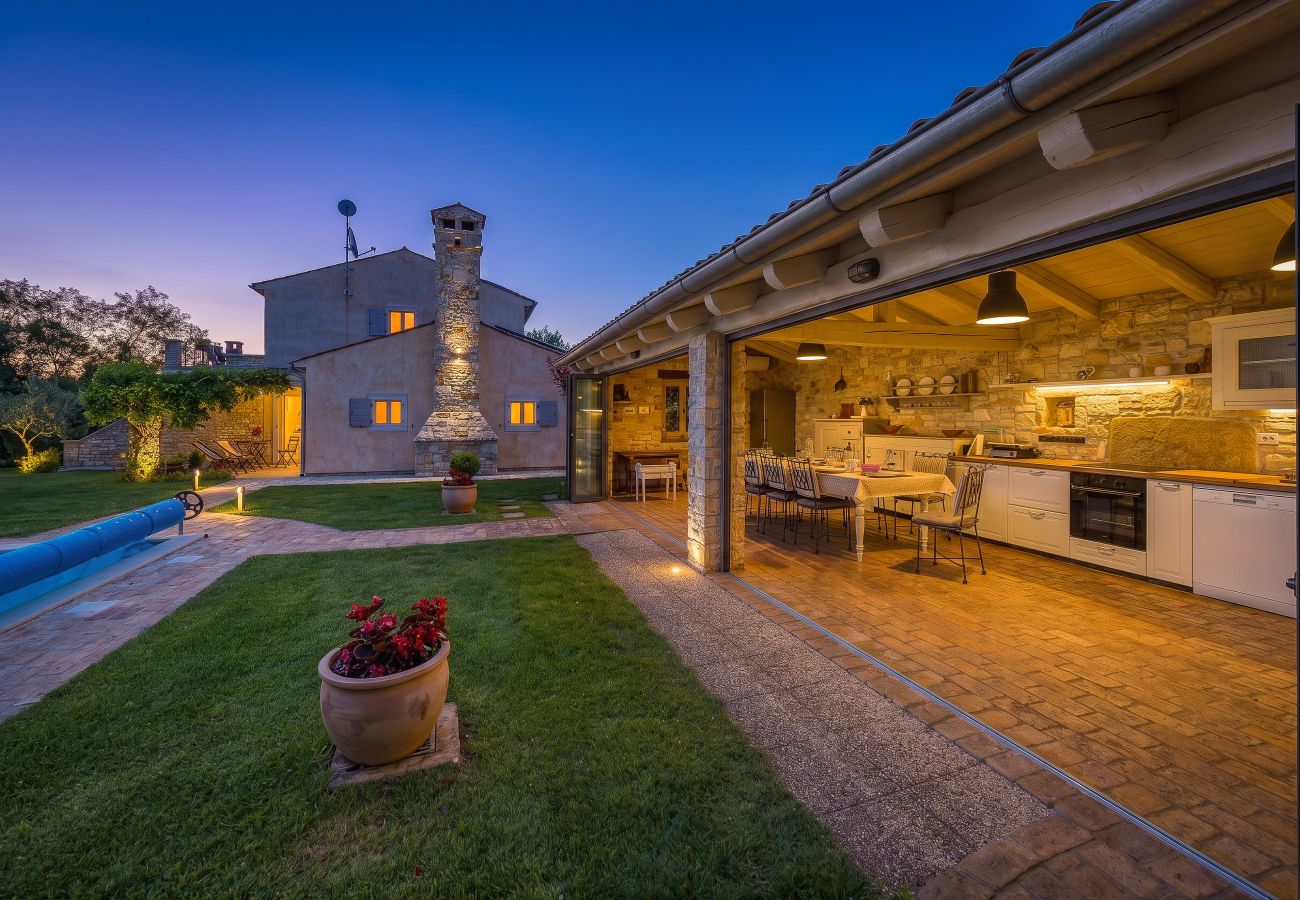 Villa in Prodol - Villa Lipa for 8 persons near Pula with 41 m2 heated pool, beautiful garden, sauna & kids playground