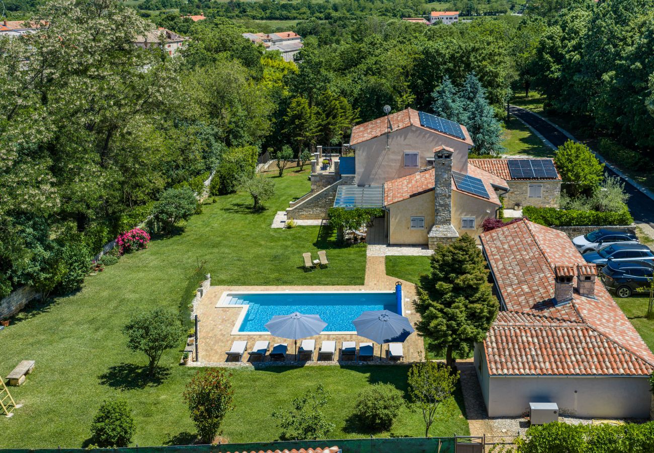 Villa in Prodol - Villa Lipa for 8 persons near Pula with 41 m2 heated pool, beautiful garden, sauna & kids playground
