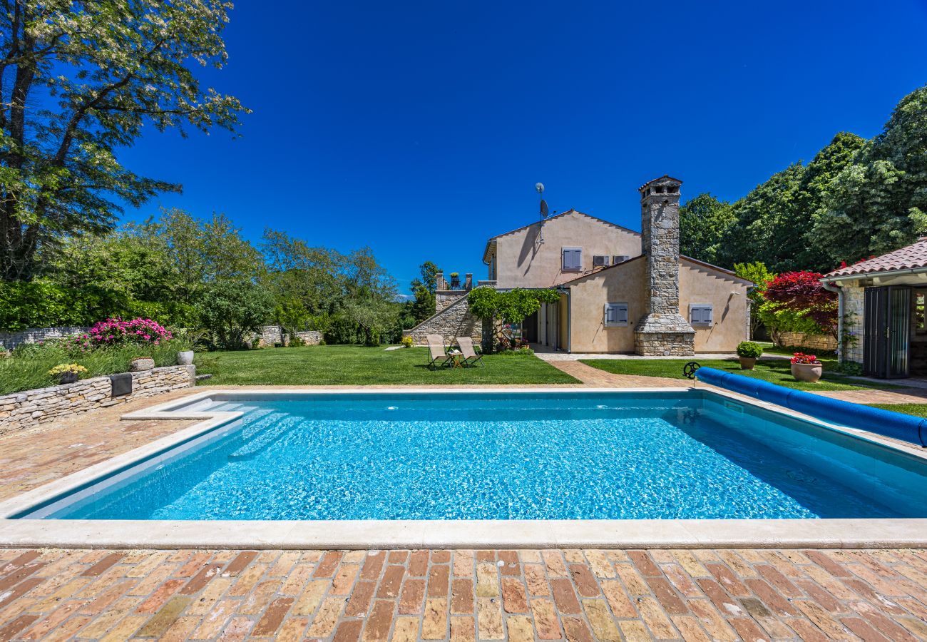 Villa in Prodol - Villa Lipa for 8 persons near Pula with 41 m2 heated pool, beautiful garden, sauna & kids playground