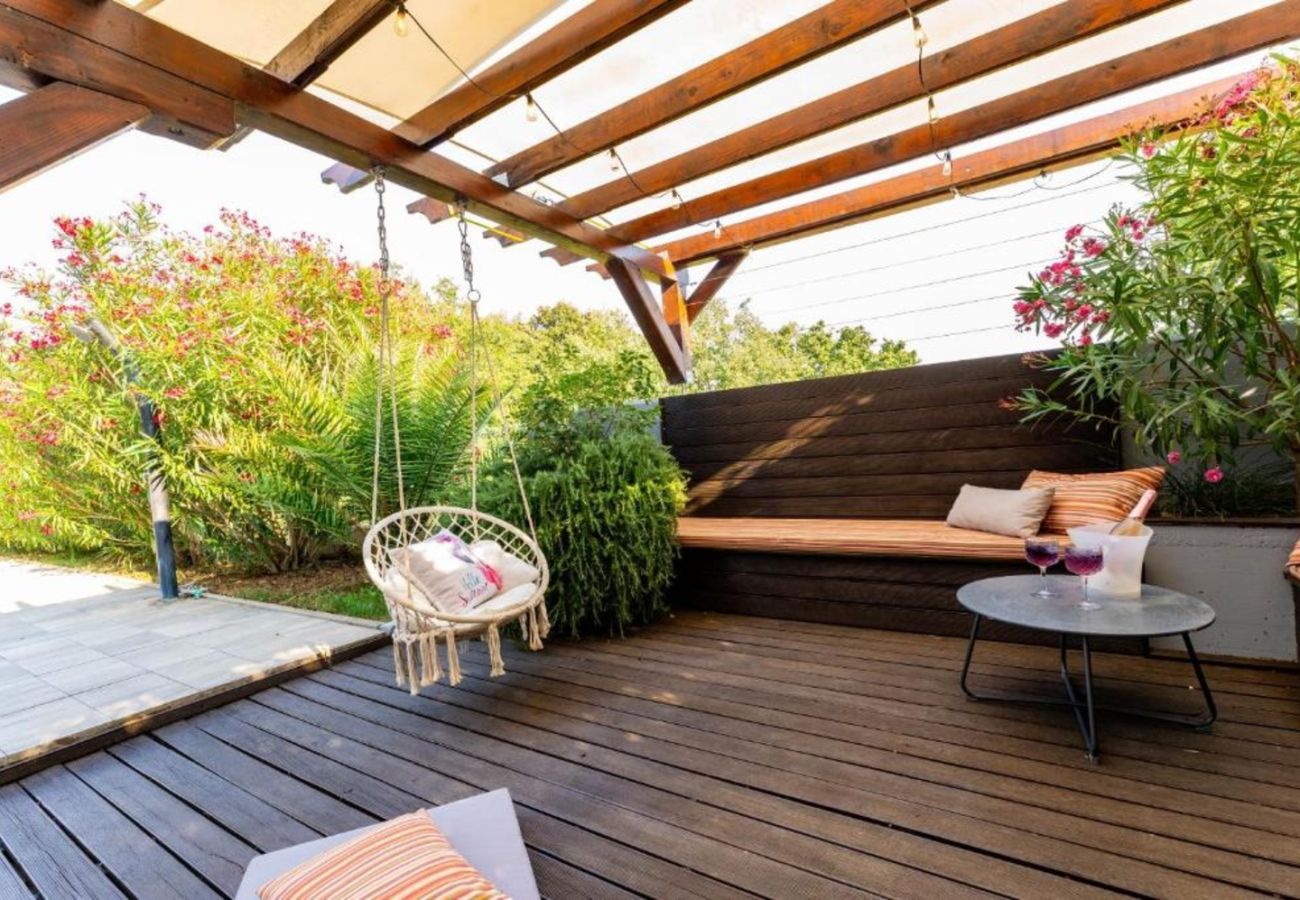 Villa in Medulin - Villa Chillax in Medulin for 10 people with 47 m2 private pool, jacuzzi & sea view - only 400 meters from beach