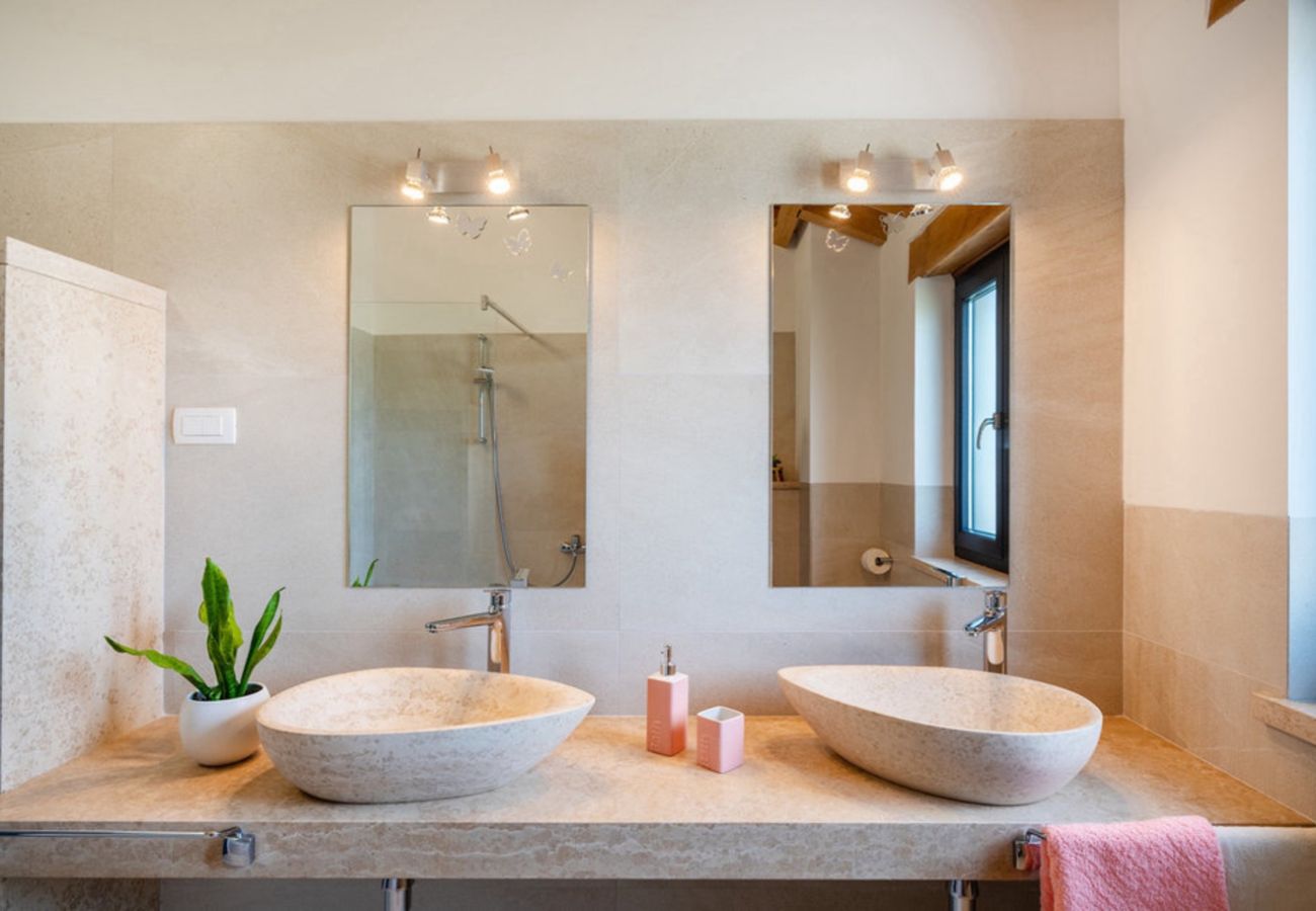 Villa in Kašcerga - Villa Padova for 12 persons near Motovun with 84 m2 infinity pool with panoramic view & beautiful garden