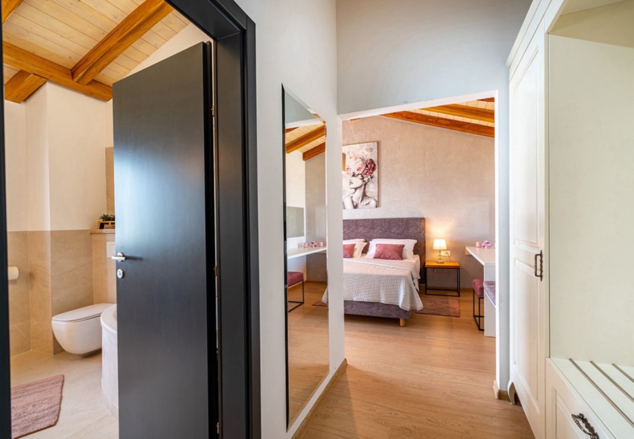 Villa in Kašcerga - Villa Padova for 12 persons near Motovun with 84 m2 infinity pool with panoramic view & beautiful garden