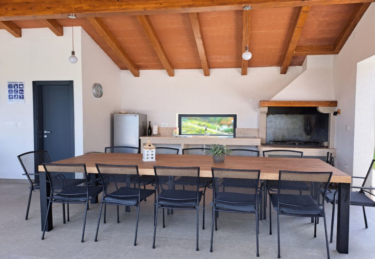 Villa in Kašcerga - Villa Padova for 12 persons near Motovun with 84 m2 infinity pool with panoramic view & beautiful garden
