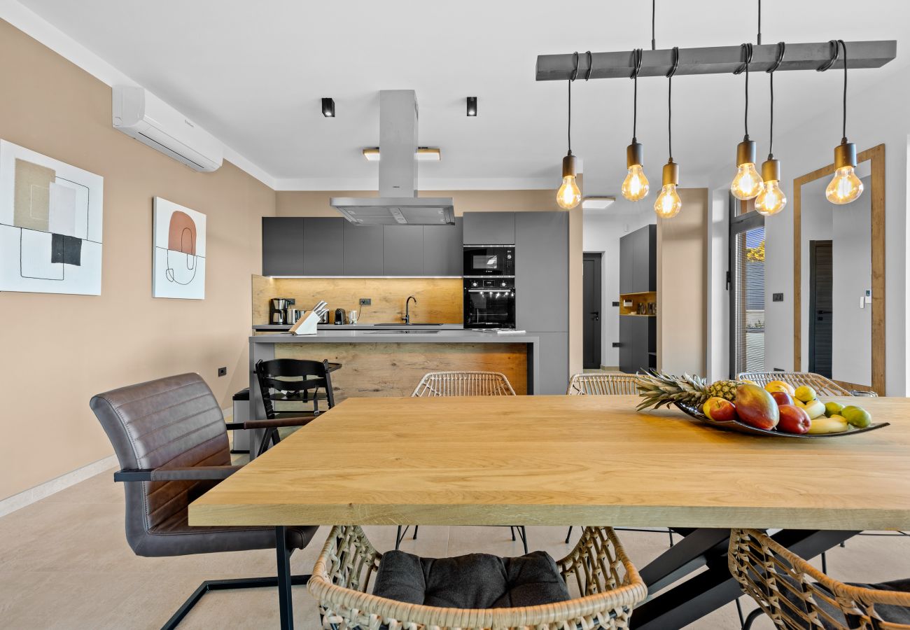 Villa in Ližnjan - Casa Carla near Medulin for 10 persons with 48 m2 heated pool and beautiful sea view - pet friendly