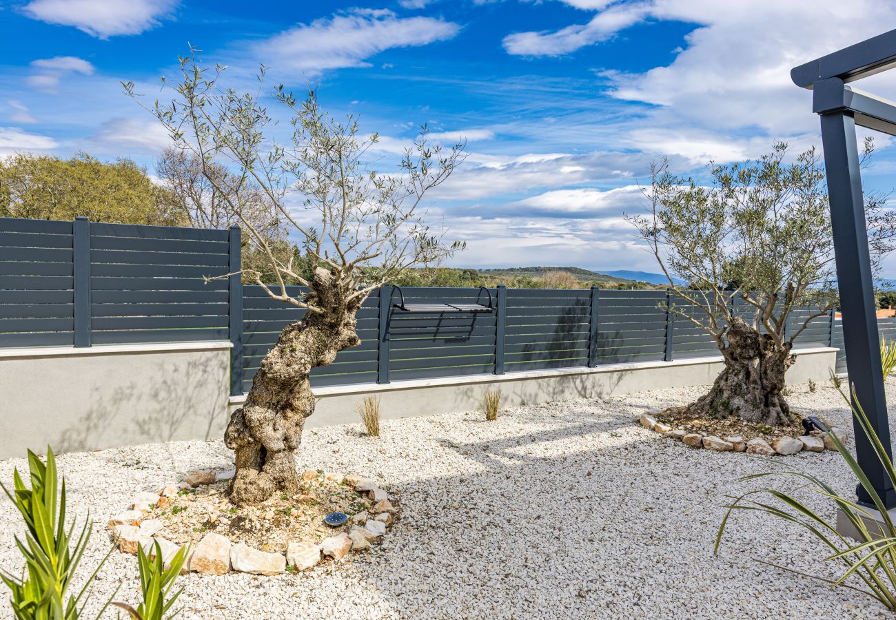 Villa in Ližnjan - Casa Carla near Medulin for 10 persons with 48 m2 heated pool and beautiful sea view - pet friendly