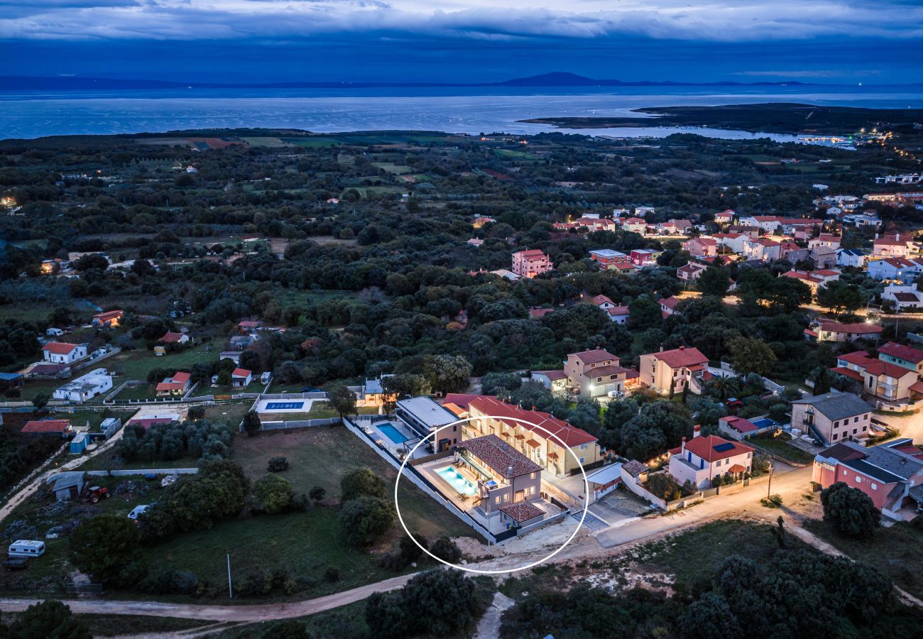 Villa in Ližnjan - Villa Malena near Medulin for 8 persons with 51 m2 heated pool, wellness & beautiful sea view