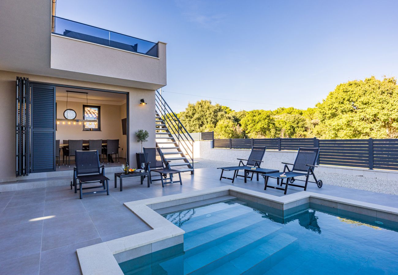 Villa in Ližnjan - Villa Malena near Medulin for 8 persons with 51 m2 heated pool, wellness & beautiful sea view