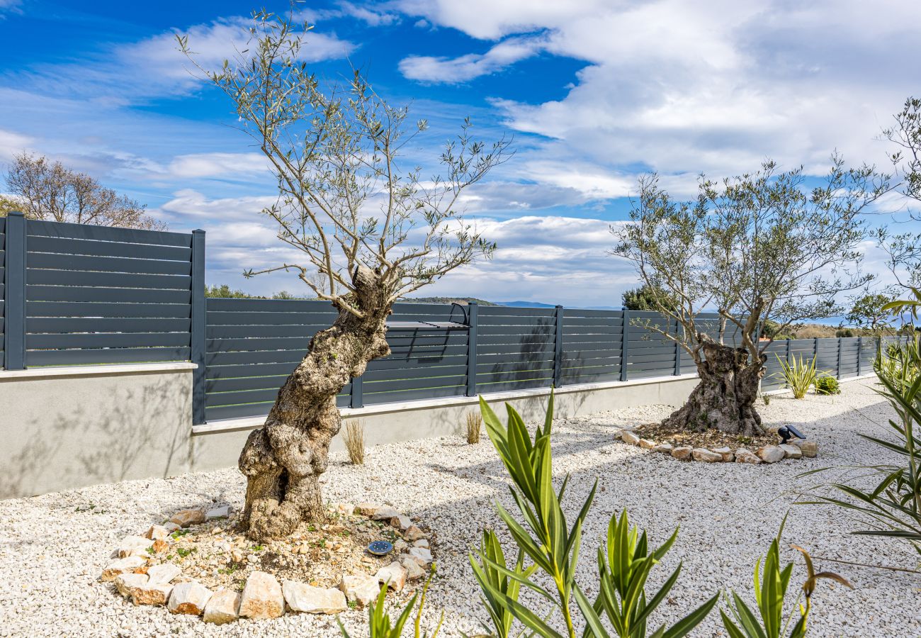 Villa in Ližnjan - Villa Malena near Medulin for 8 persons with 51 m2 heated pool, wellness & beautiful sea view