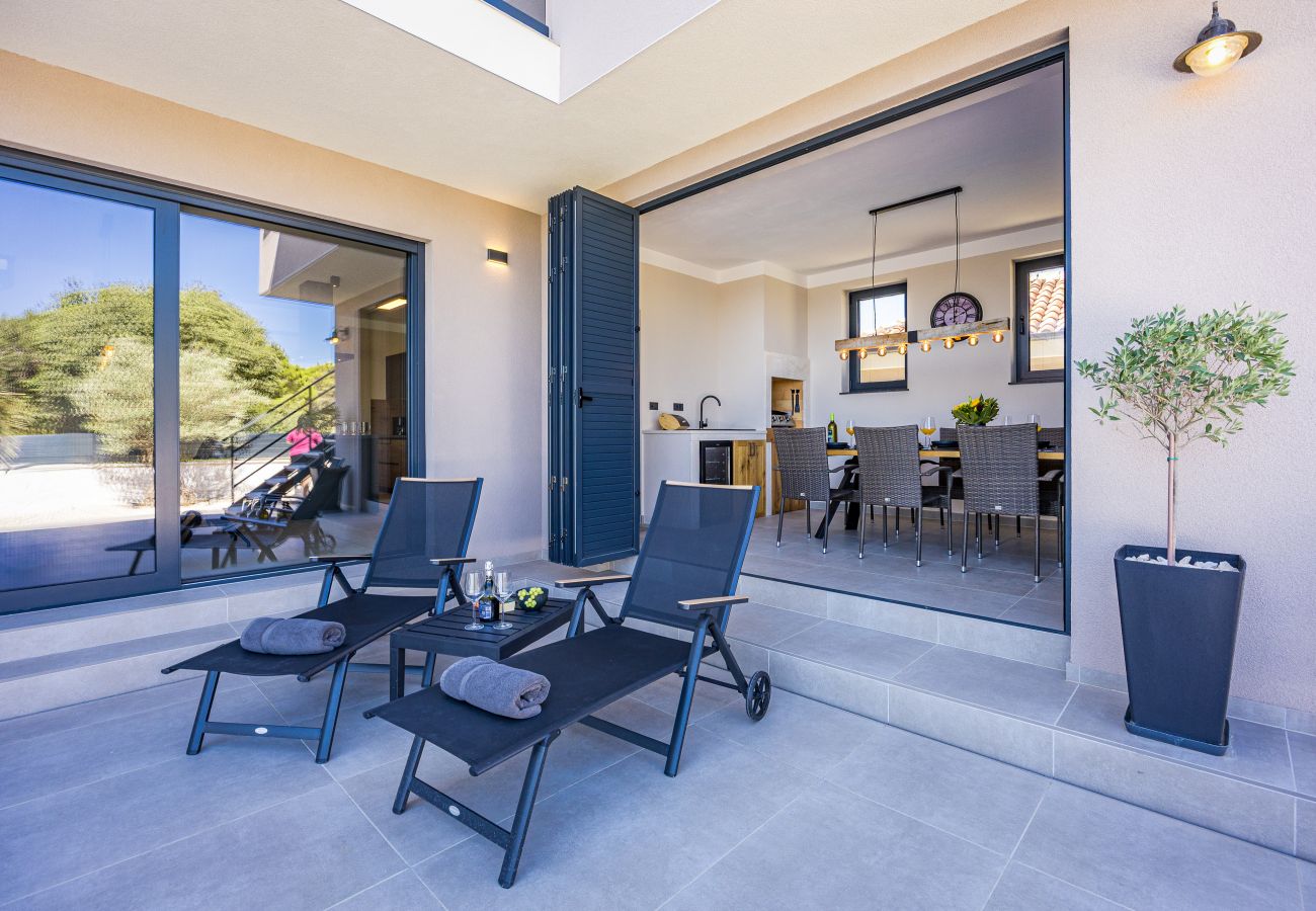 Villa in Ližnjan - Villa Malena near Medulin for 8 persons with 51 m2 heated pool, wellness & beautiful sea view