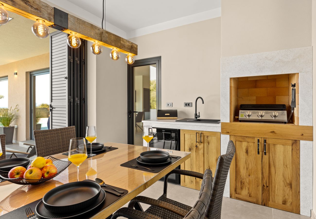 Villa in Ližnjan - Villa Malena near Medulin for 8 persons with 51 m2 heated pool, wellness & beautiful sea view