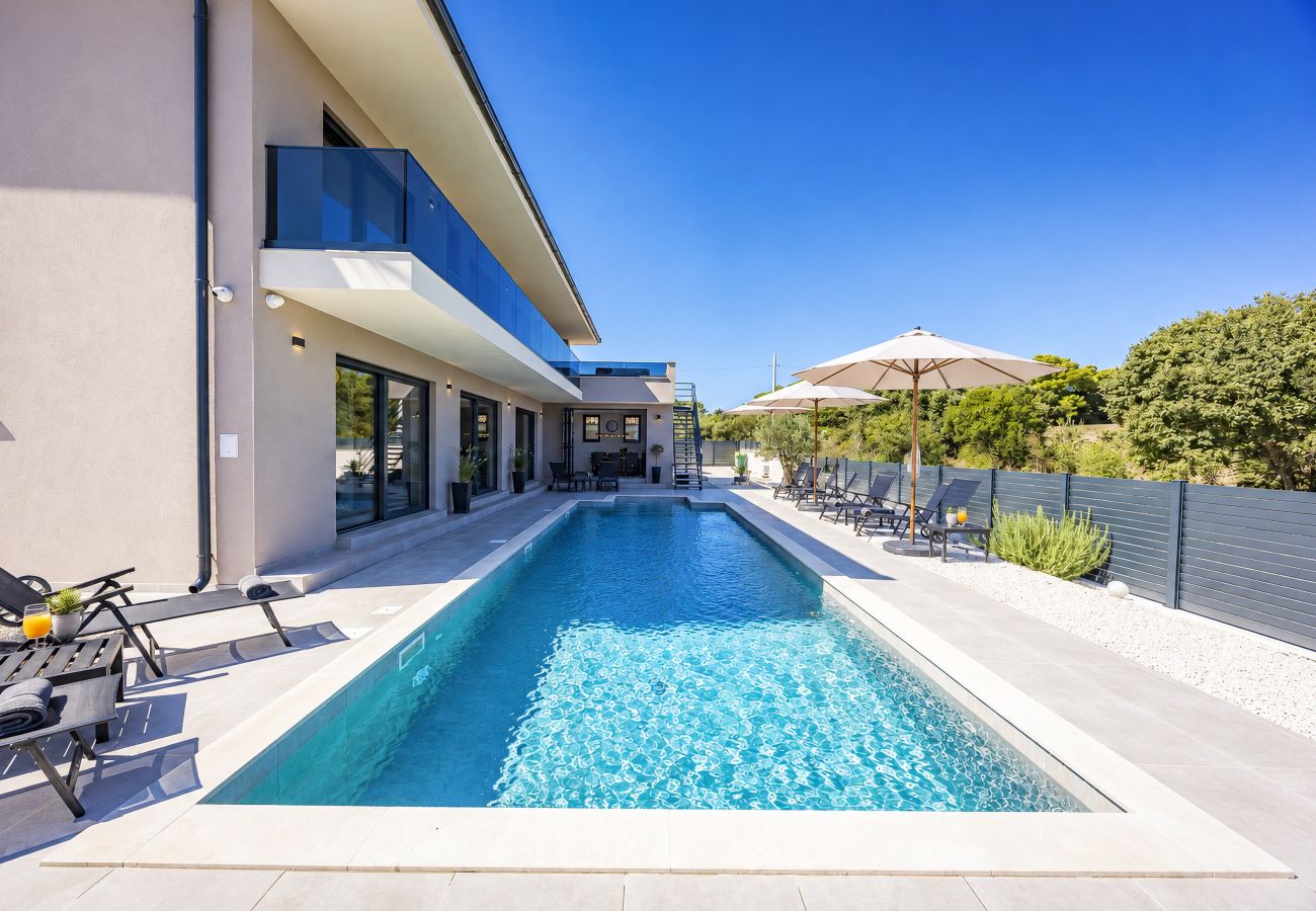Villa in Ližnjan - Villa Malena near Medulin for 8 persons with 51 m2 heated pool, wellness & beautiful sea view