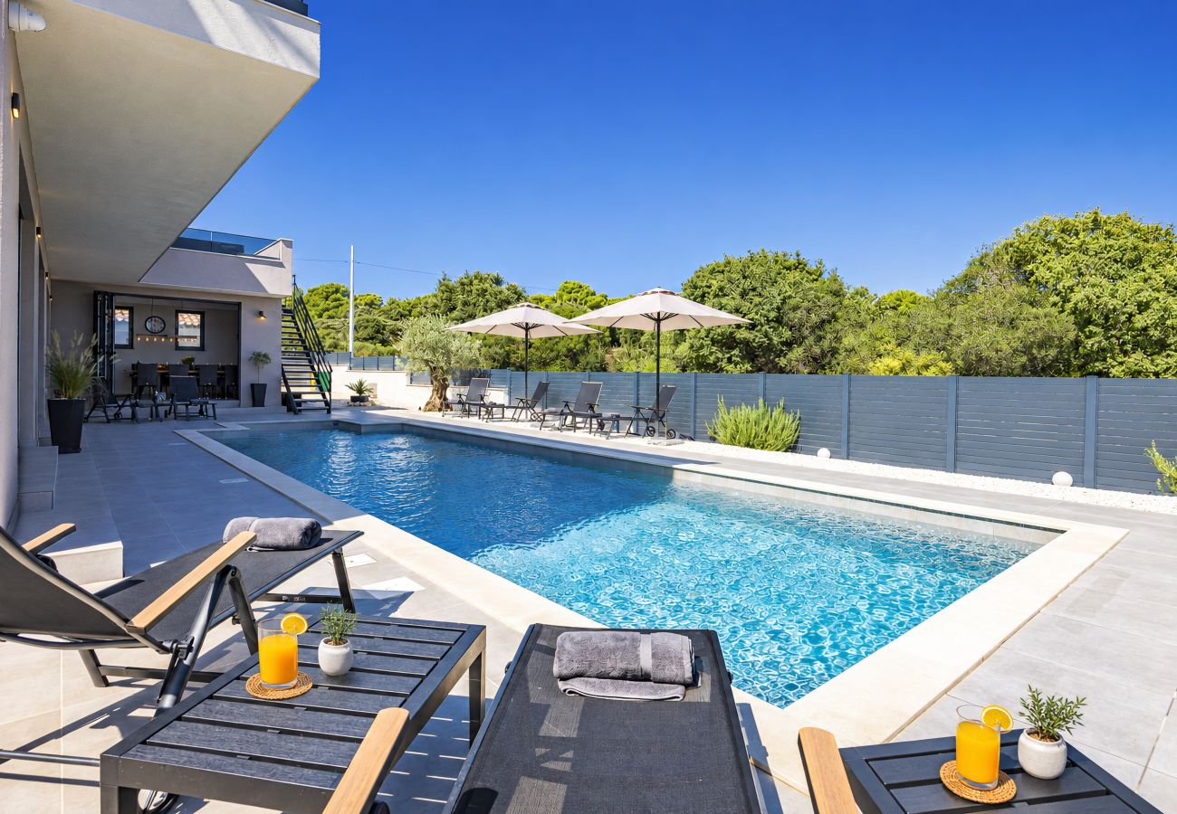 Villa in Ližnjan - Villa Malena near Medulin for 8 persons with 51 m2 heated pool, wellness & beautiful sea view