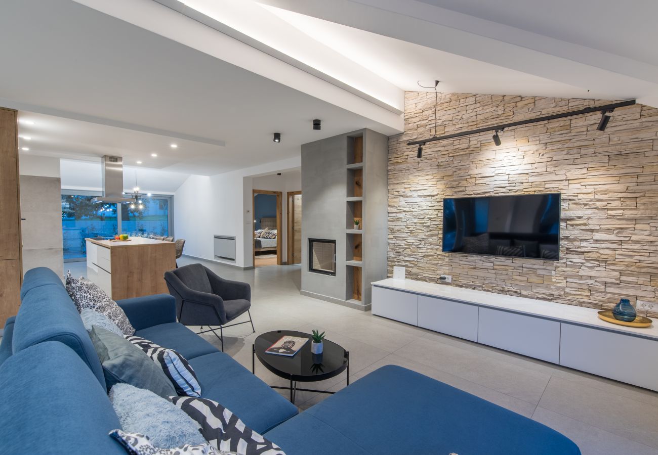 Villa in Mali Golji - Villa Aurelia near Labin for 9 persons with heated 60 m2 pool, wellness & kids playground