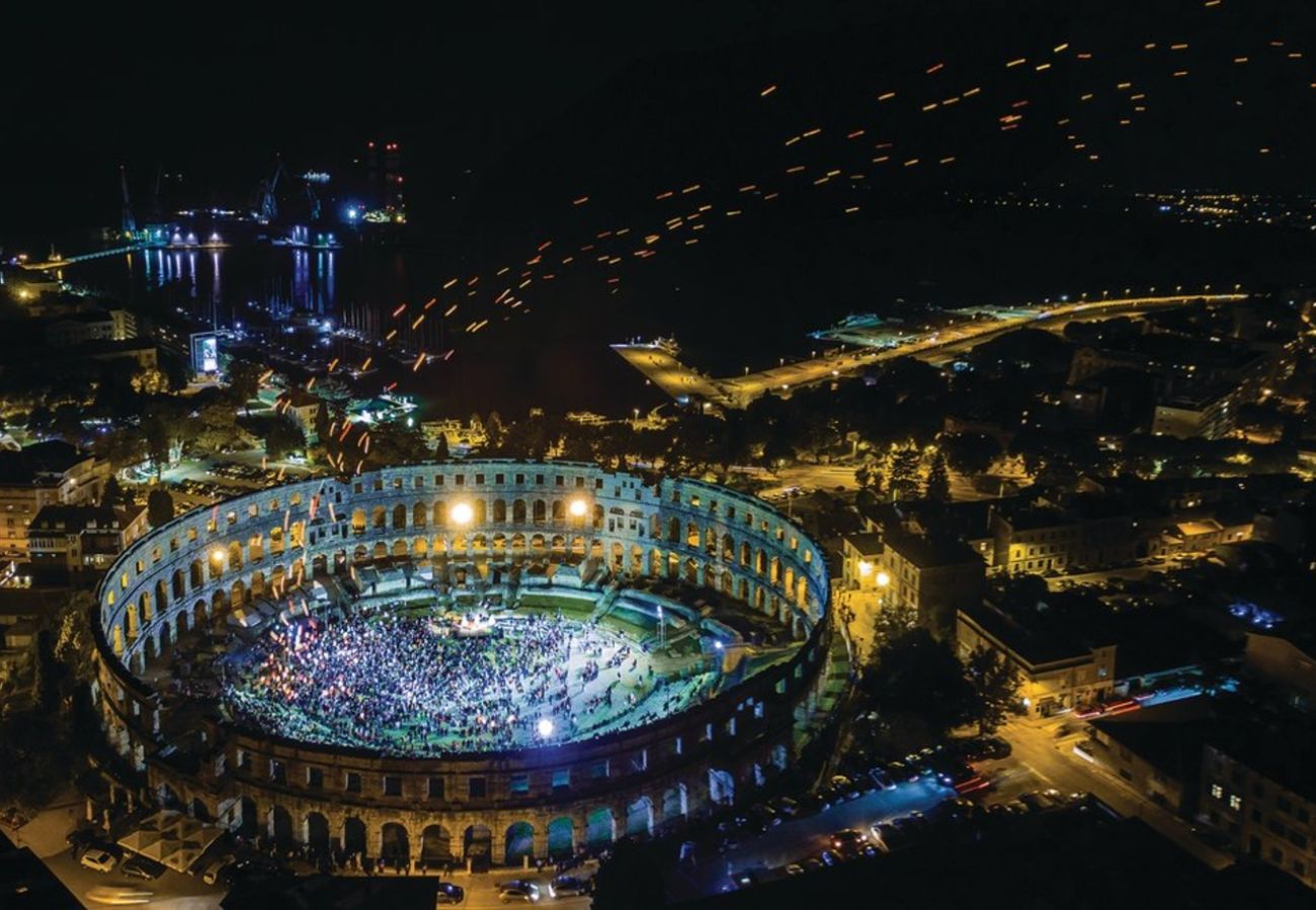 Villa in Jadreški - Villa Tramontana near Pula for 6 persons with 30m2 private pool 