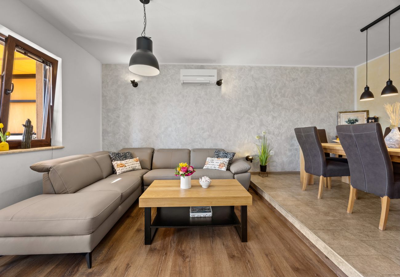 Villa in Jadreški - Villa Tramontana near Pula for 6 persons with 30m2 private pool 