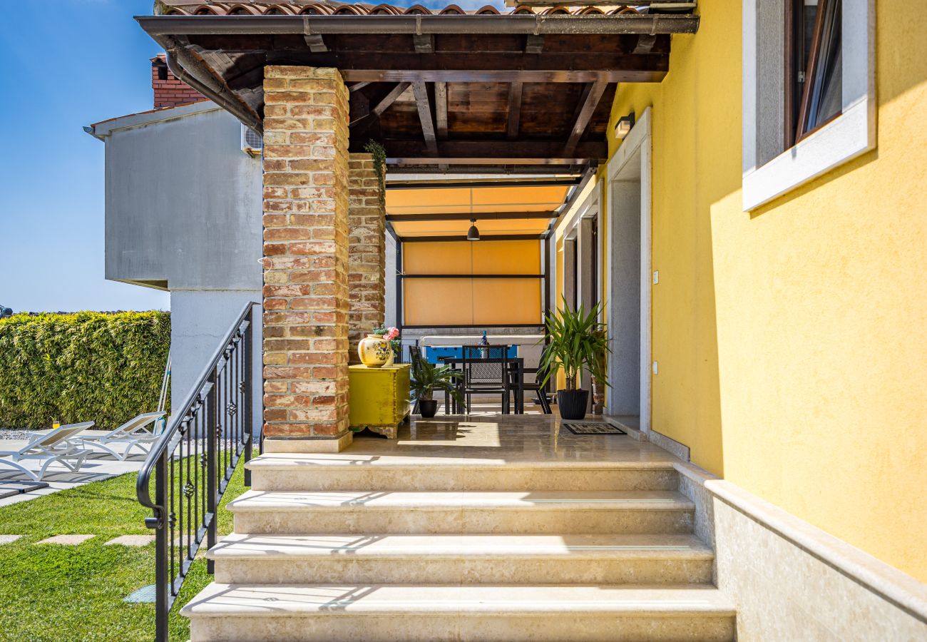 Villa in Jadreški - Villa Tramontana near Pula for 6 persons with 30m2 private pool 
