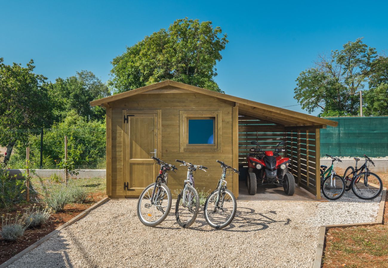 Villa in Cerion - Villa Nonni in Central Istria for 4 persons with 32 m2 private pool, jacuzzi, free bikes & kids playground