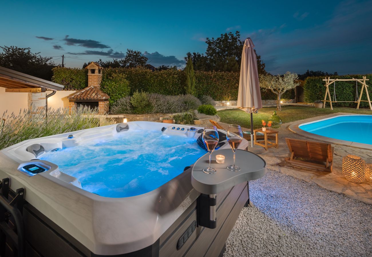 Villa in Cerion - Villa Nonni in Central Istria for 4 persons with 32 m2 private pool, jacuzzi, free bikes & kids playground