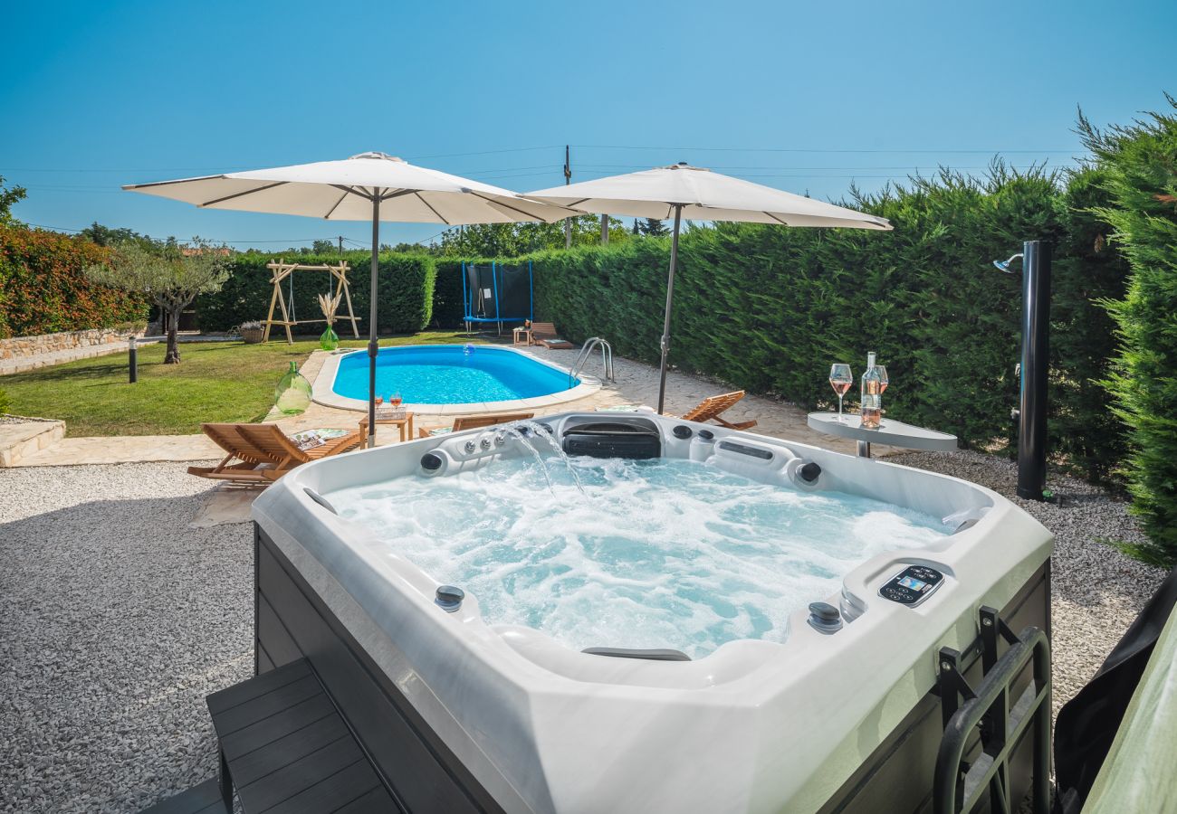 Villa in Cerion - Villa Nonni in Central Istria for 4 persons with 32 m2 private pool, jacuzzi, free bikes & kids playground