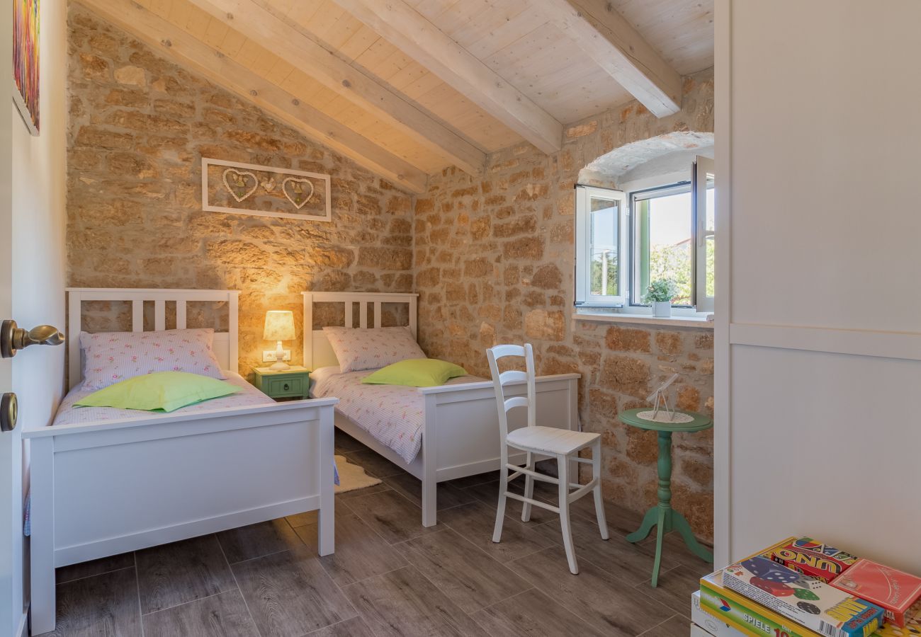 Villa in Cerion - Villa Nonni in Central Istria for 4 persons with 32 m2 private pool, jacuzzi, free bikes & kids playground